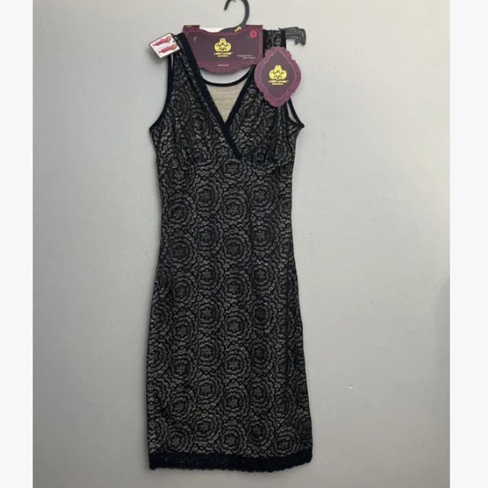 1-22 Larry Levine black shapewear Small NWT lace slip new